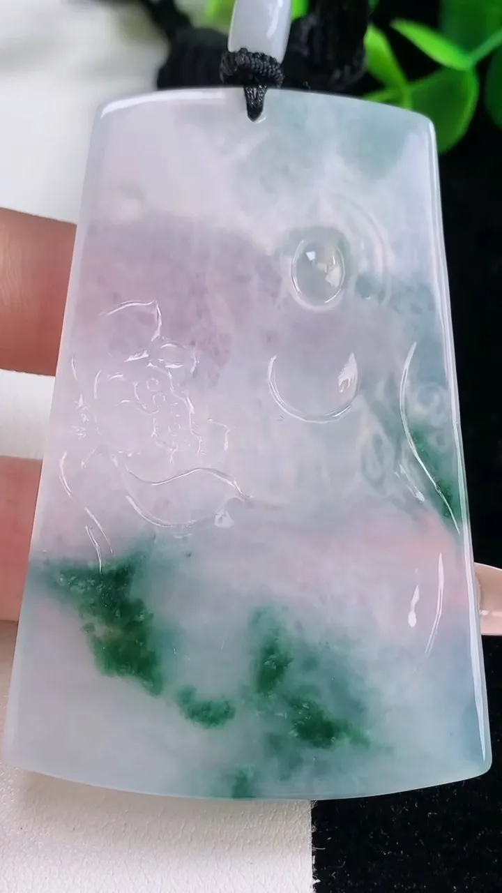 天然A货翡翠种飘花文殊菩萨吊坠，尺寸69-43.4-5.2，重量:42.33g
12月26日