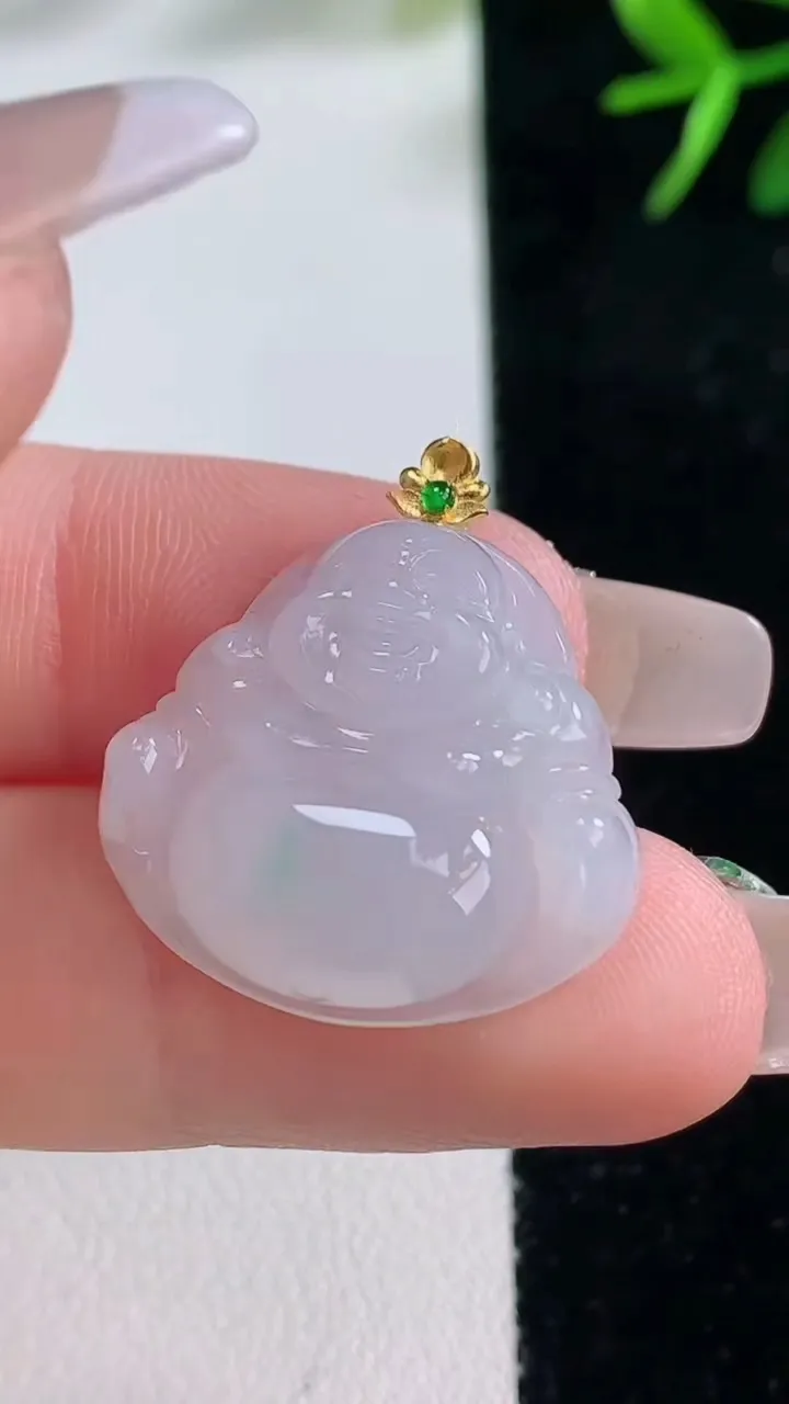 天然A货翡翠佛公吊坠，尺寸21.3-23-5.5，重量:4.14g
12月26日