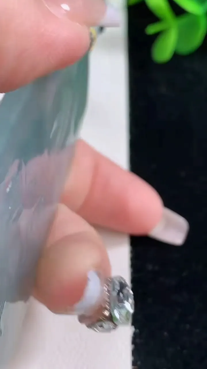 天然A货翡翠祥龙虚空藏菩萨吊坠，尺寸69.5-44.3-4.5，重量:41.98g
12月26日