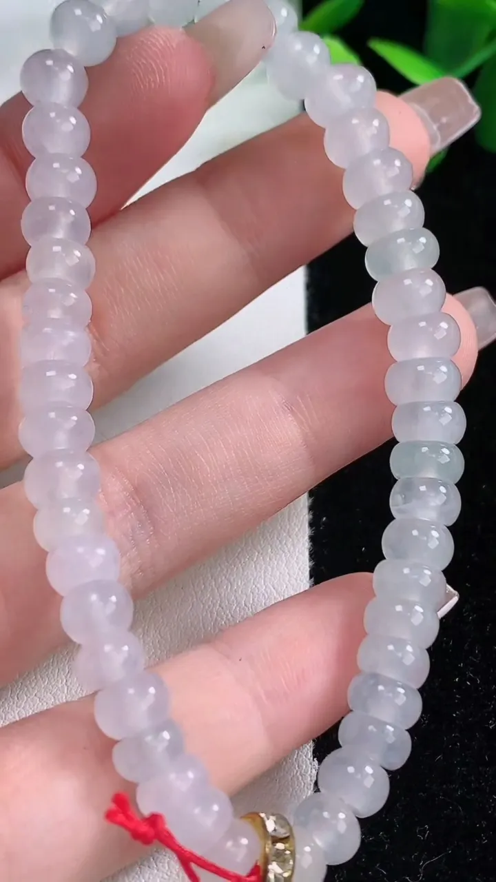 天然A货翡翠种白冰算盘珠手串，尺寸6.7-3.2-45颗，重量:18.35g12月26日
工厂直销收
