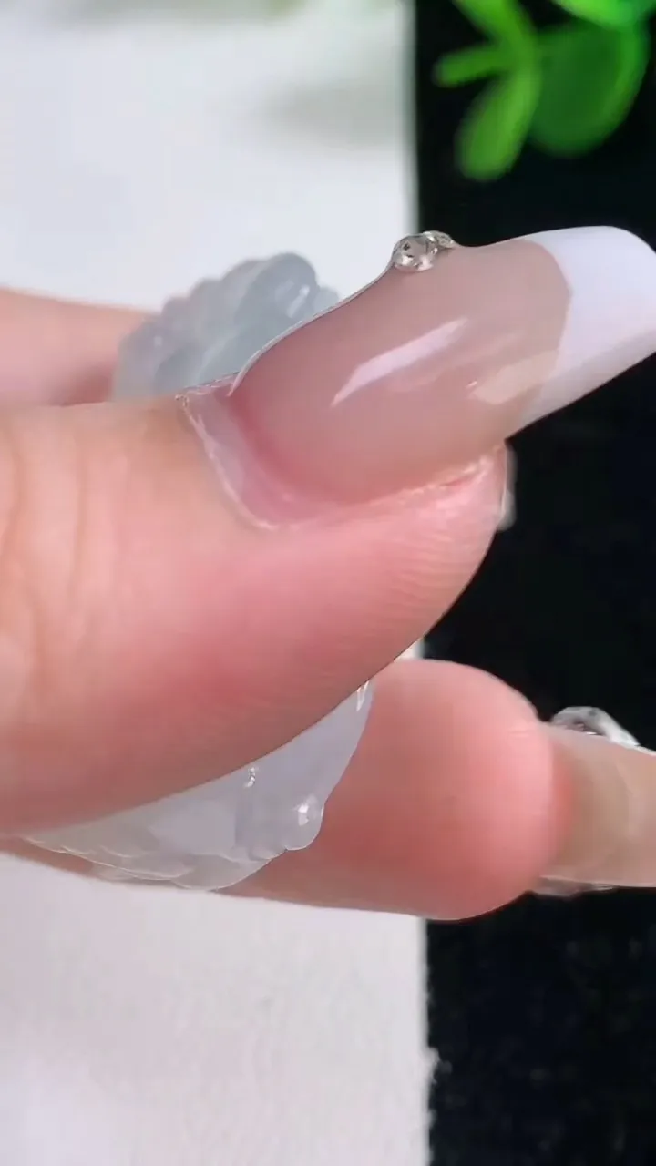 天然A货翡翠霸王貔貅吊坠，尺寸37.4-19.4-12，重量:20.92g
12月26日