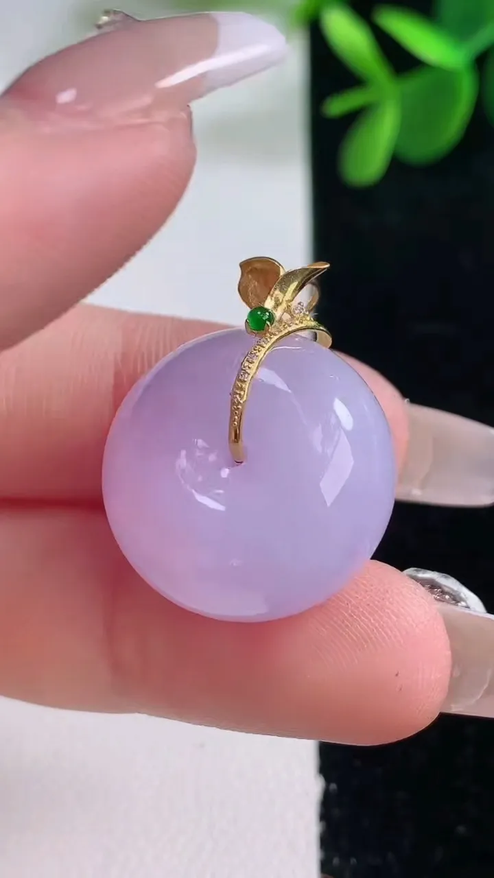 天然A货翡翠18K金紫罗兰路路通吊坠，尺寸20.3-12.7，重量:10.90g
12月26日