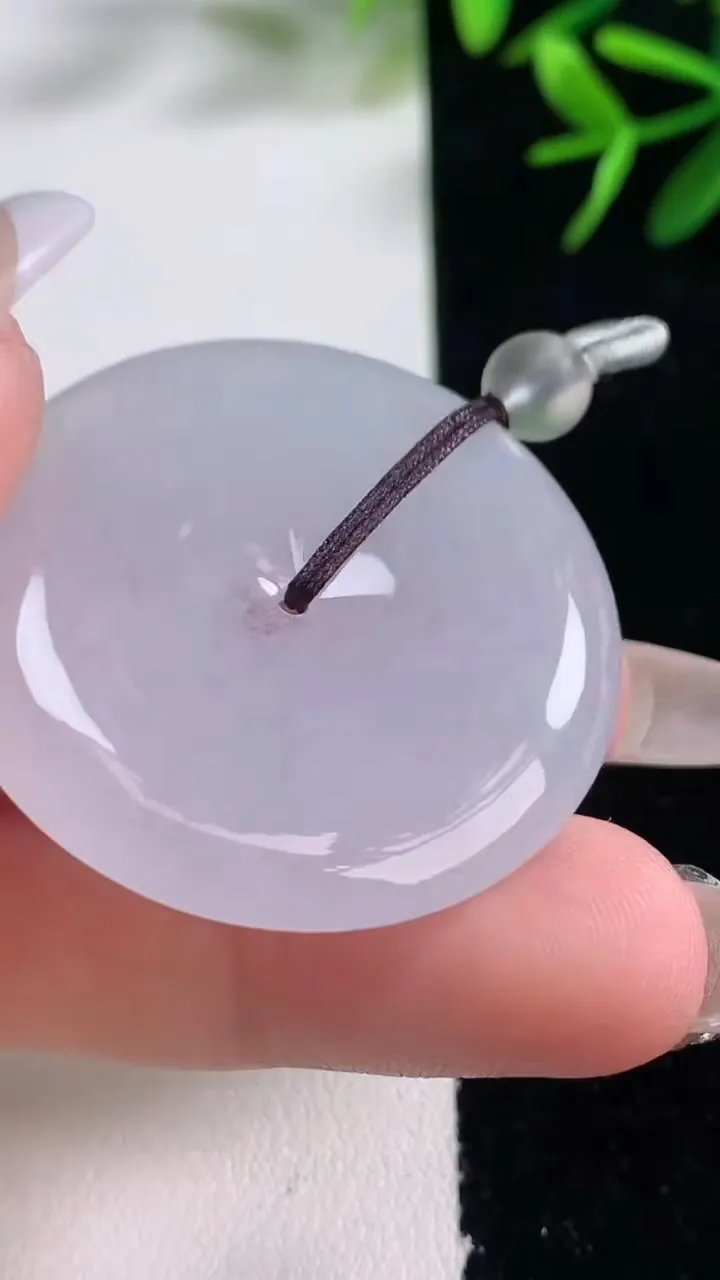 天然A货翡翠紫罗兰平安扣吊坠，尺寸37-5.6，重量:17.50g
12月26日