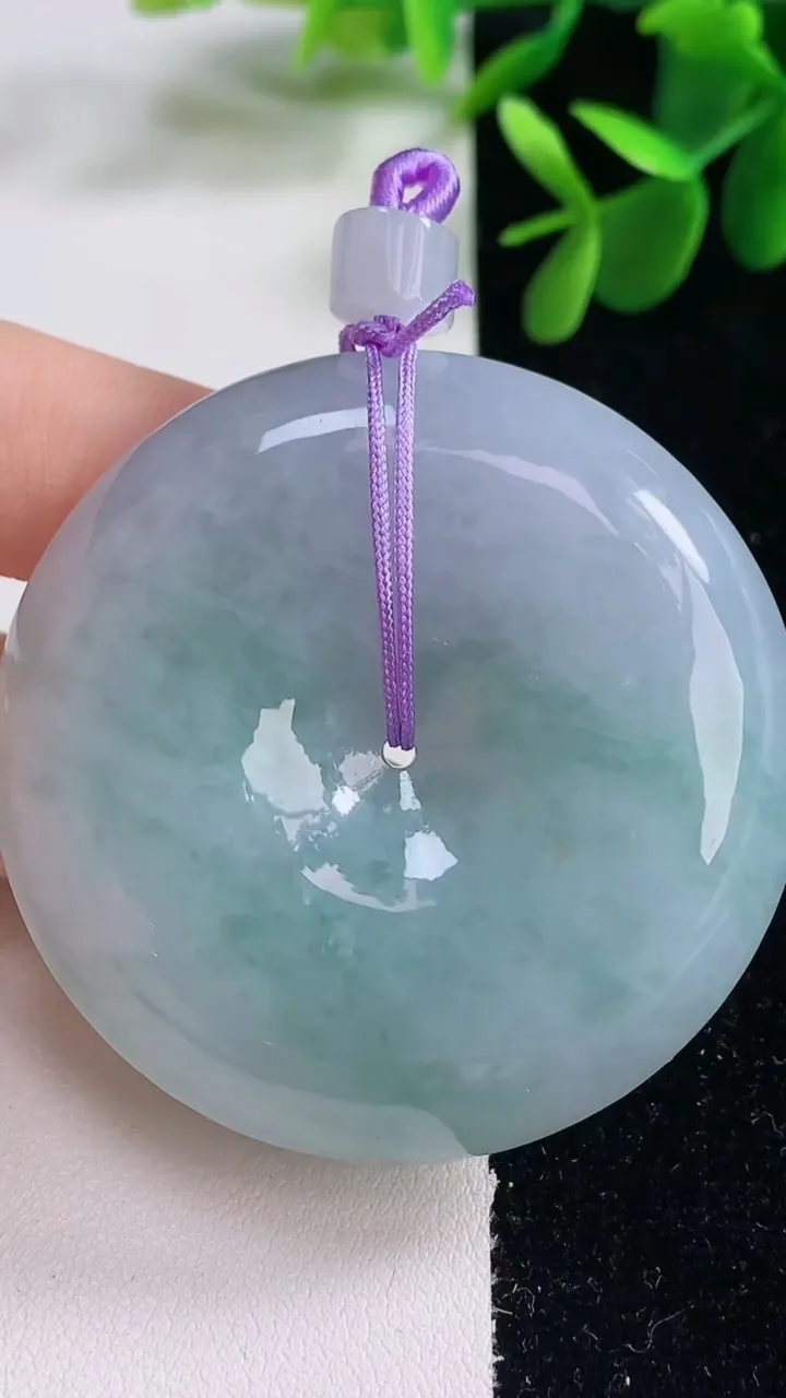 天然A货翡翠紫罗兰平安扣吊坠，尺寸51.2-12.4，重量:67.89g
12月26日