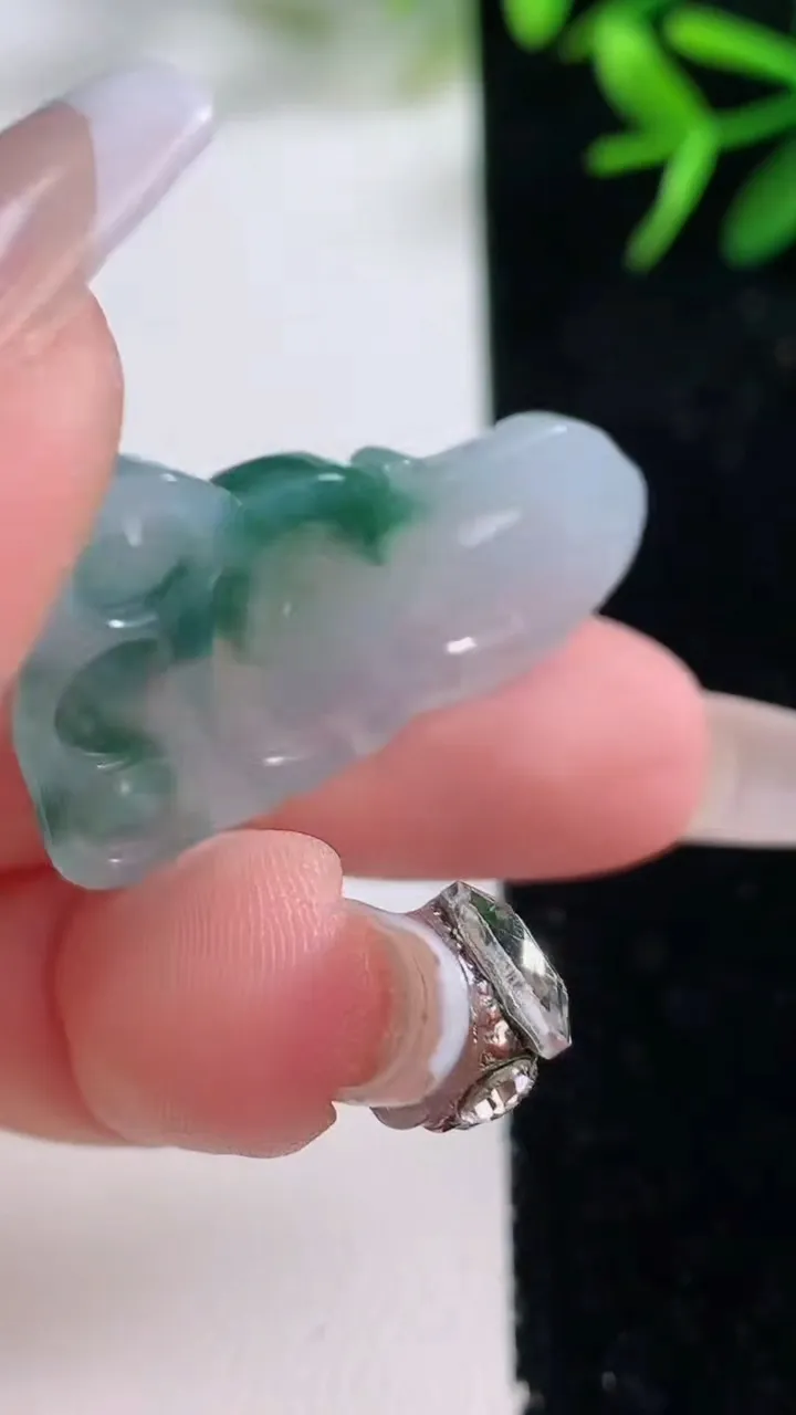 天然A货翡翠飘花宝宝佛吊坠，尺寸32-21.8-6，重量:6.58g
12月27日