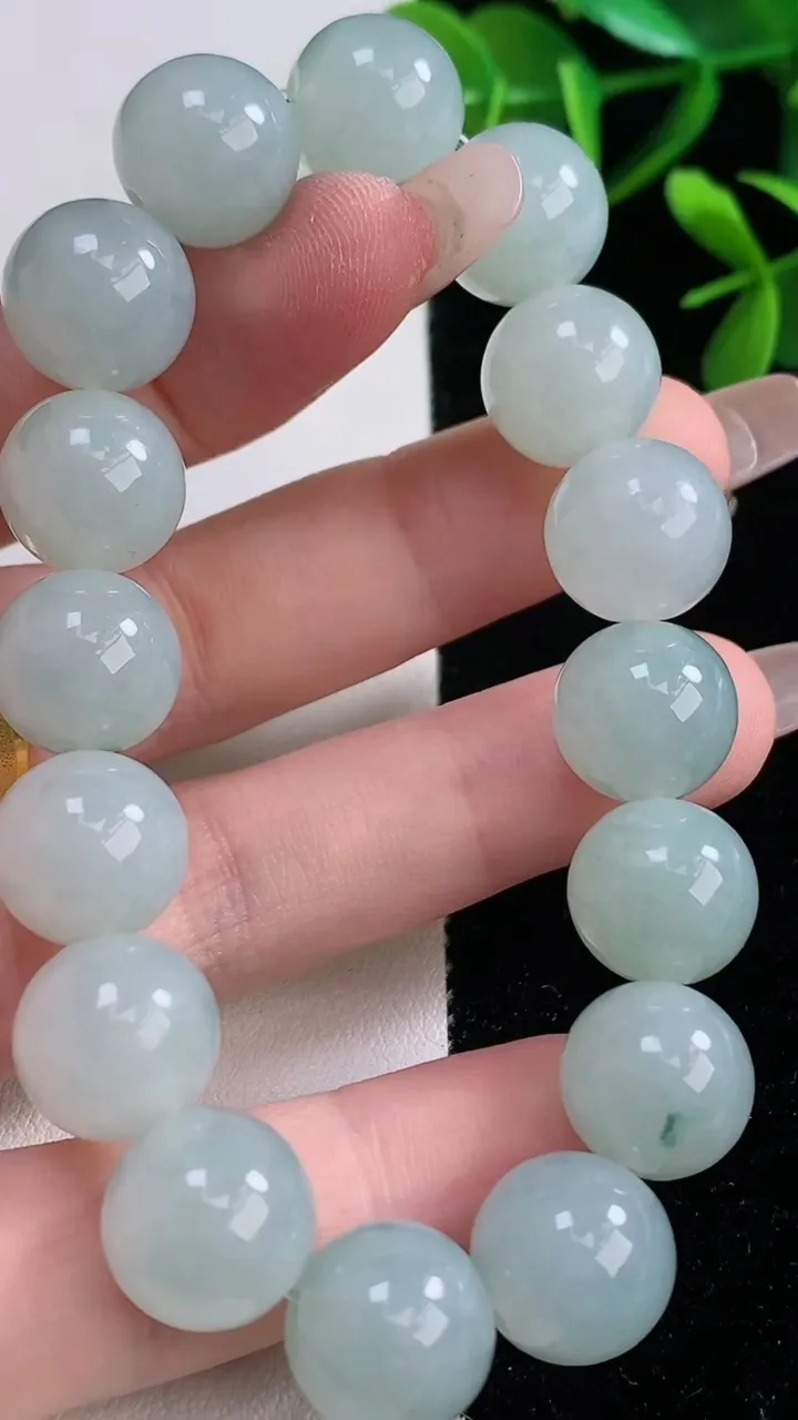 天然A货翡翠飘花圆珠手串，尺寸12-16颗，重量:50.55g12月27日
工厂直销收藏佳品,种好水