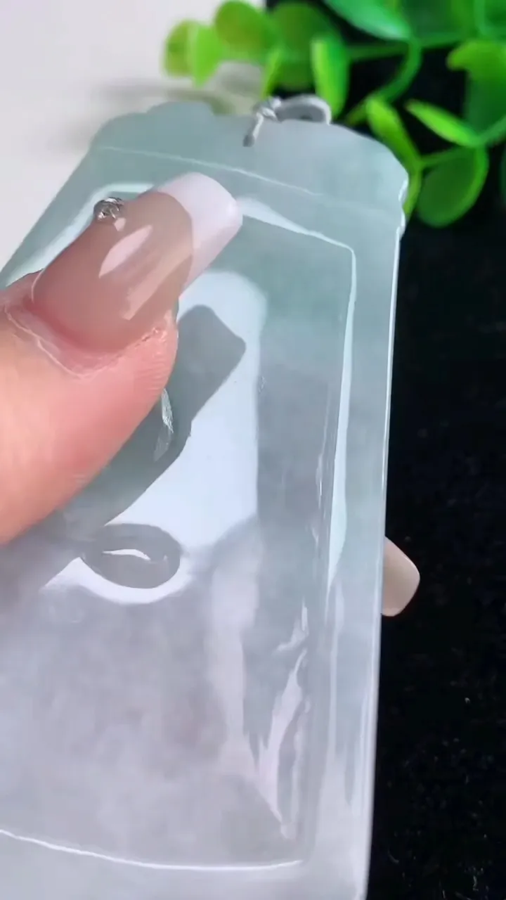 天然A货翡翠虚空藏菩萨吊坠，尺寸77.2-53.8-5.9，重量:48.56g
12月27日