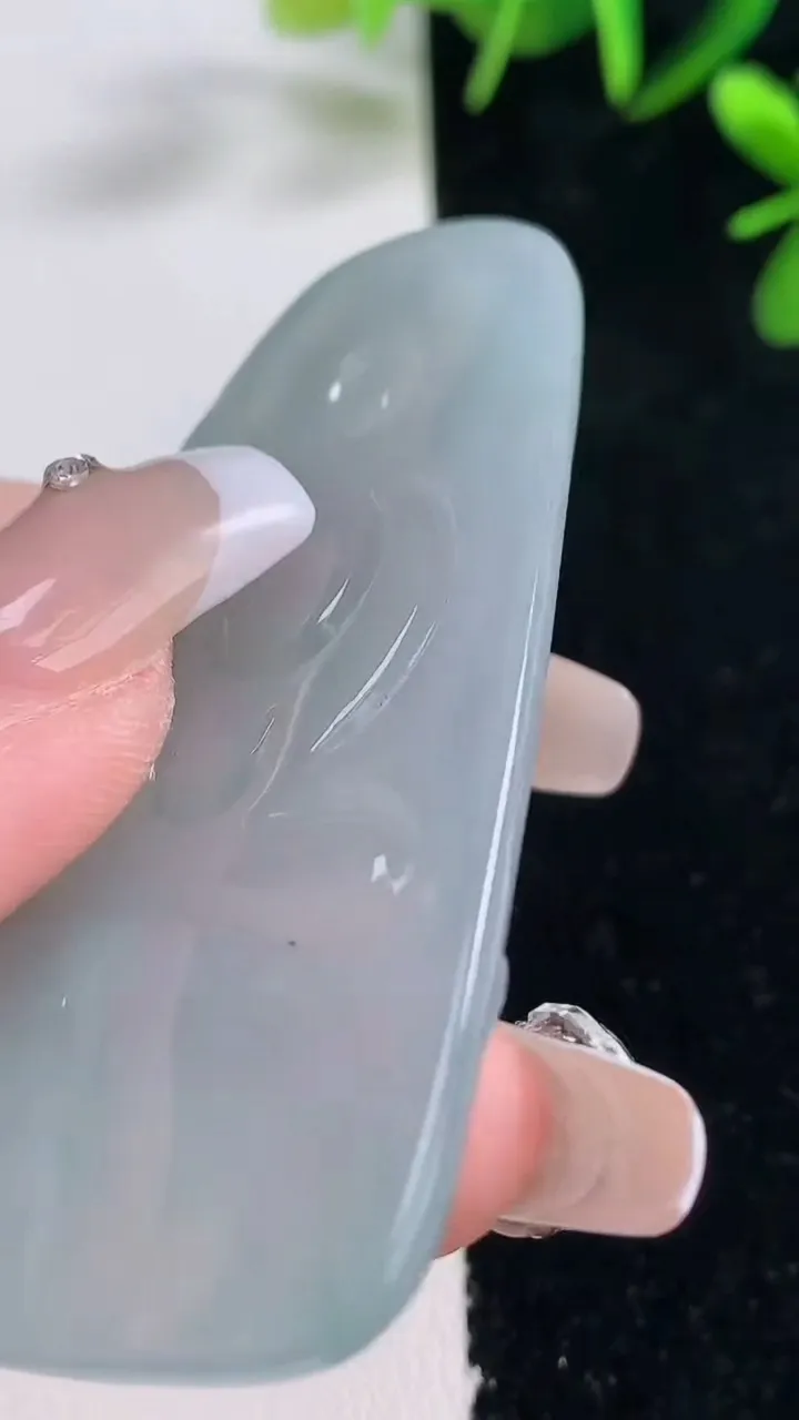 天然A货翡翠阿弥陀佛吊坠，尺寸62.3-37-4.8，重量:24.45g
12月27日