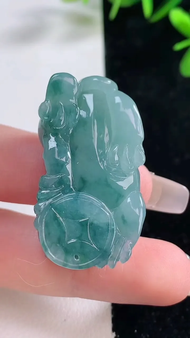 天然A货翡翠飘花霸王貔貅吊坠，尺寸37.2-20-12.2，重量:19.39g
12月27日