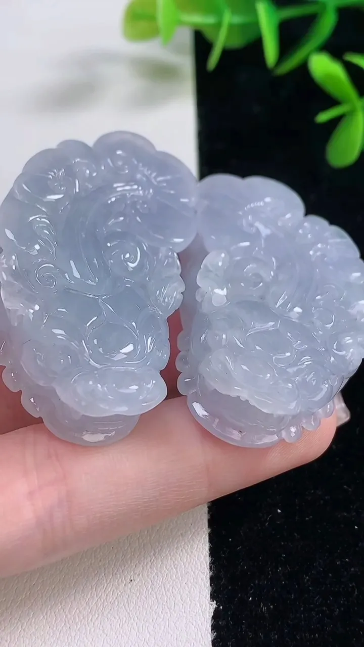 天然A货翡翠紫罗兰貔貅吊坠一对，尺寸46.7-25.4-11.5，重量:65.63g
12月27日