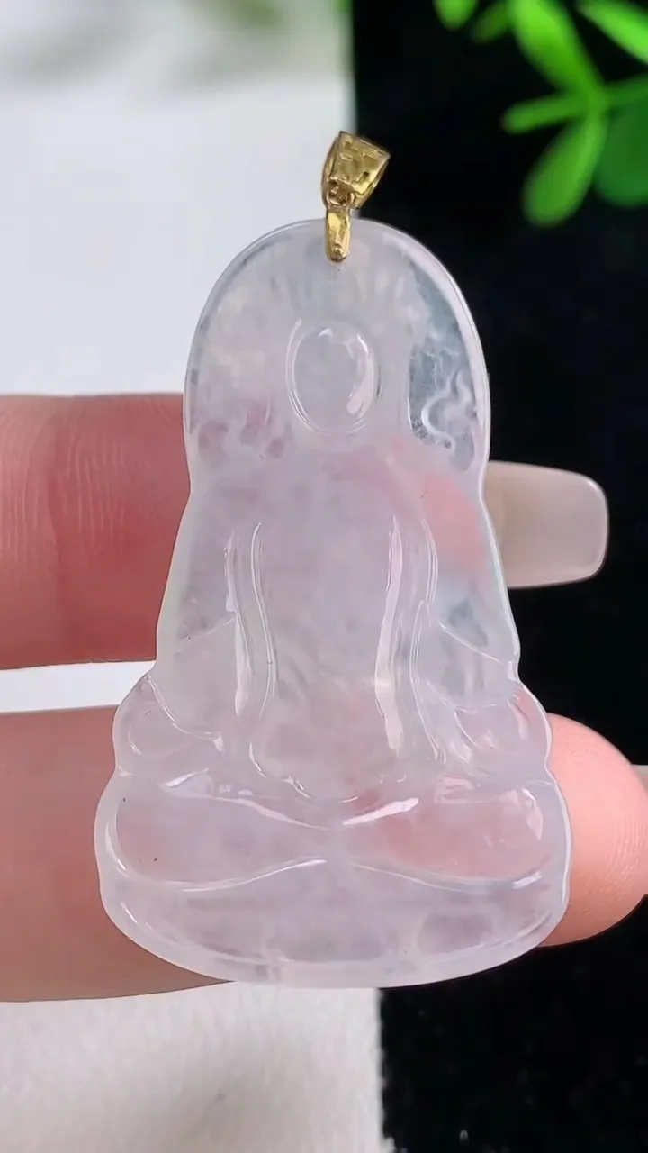 天然A货翡翠种白冰观音菩萨吊坠，尺寸40.8-25-3.8，重量:7.24g
12月27日