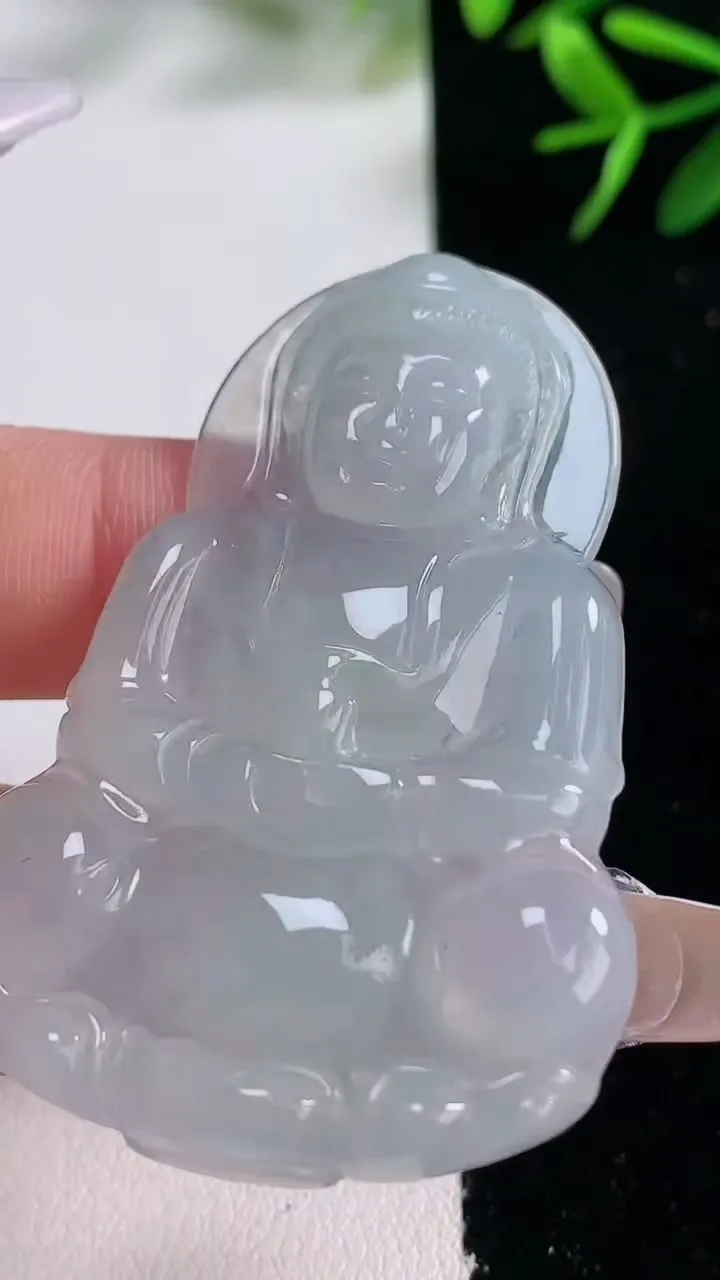 天然A货翡翠观音菩萨吊坠，尺寸52.5-35.5-4.6，重量:14.70g
12月27日