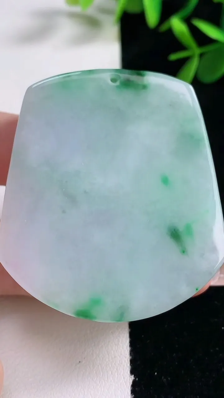 天然A货翡翠五鼠运财吊坠，尺寸50.2-45-13.7，重量:56.28g
12月27日