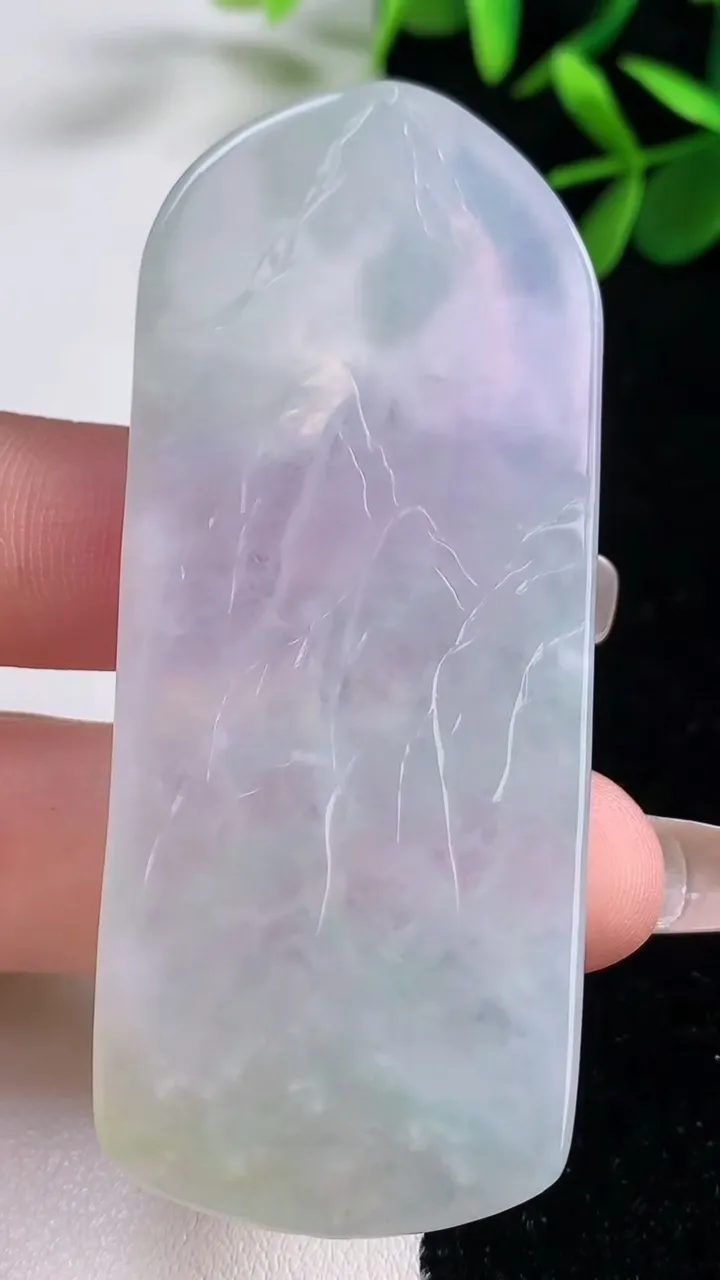 天然A货翡翠春带彩紫罗兰大势至菩萨吊坠，尺寸70-28.8-5，重量:26.00g
12月27日