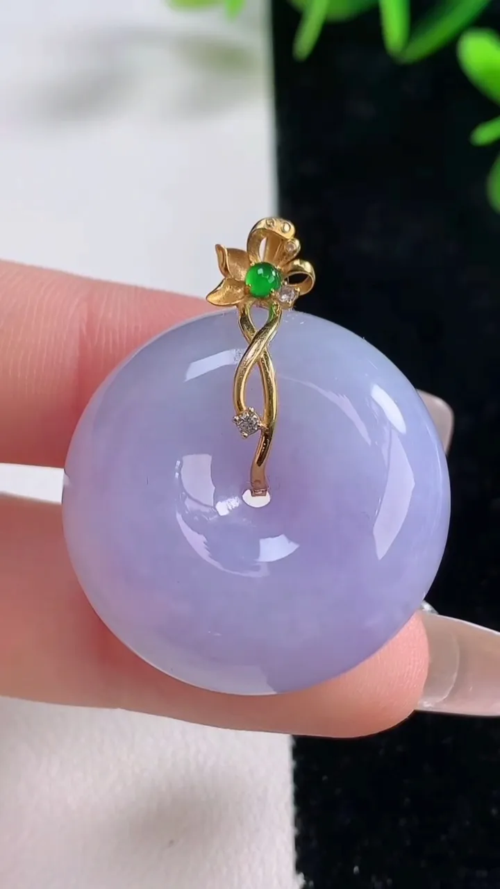 天然A货翡翠18K金紫罗兰平安扣吊坠，尺寸28-12.5，重量:21.04g
12月27日