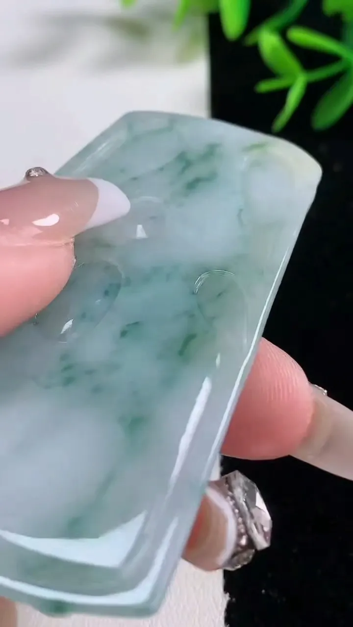 天然A货翡翠飘花虚空藏菩萨吊坠，尺寸68.2-41.7-5.9，重量:34.27g
12月27日