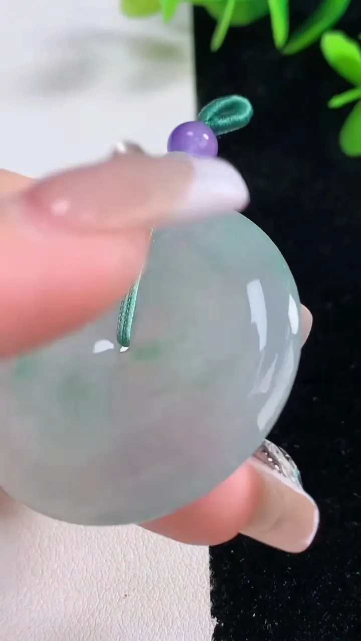 天然A货翡翠平安扣吊坠，尺寸40-5.6，重量:20.32g
12月27日