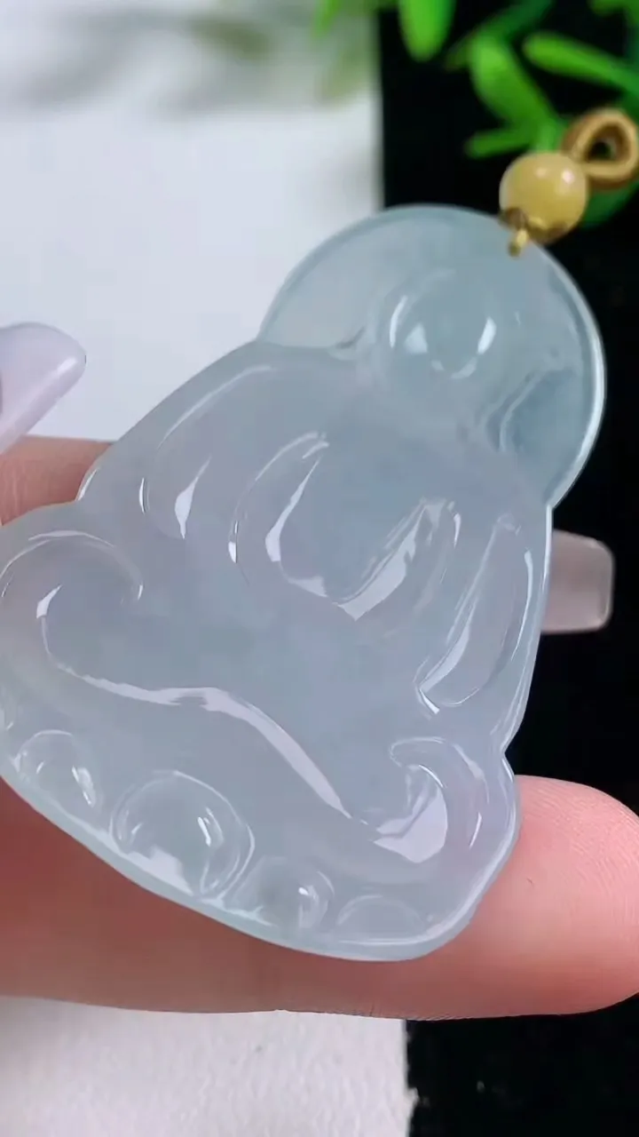 天然A货翡翠观音菩萨吊坠，尺寸51.2-34.6-5.2，重量:16.04g
12月27日