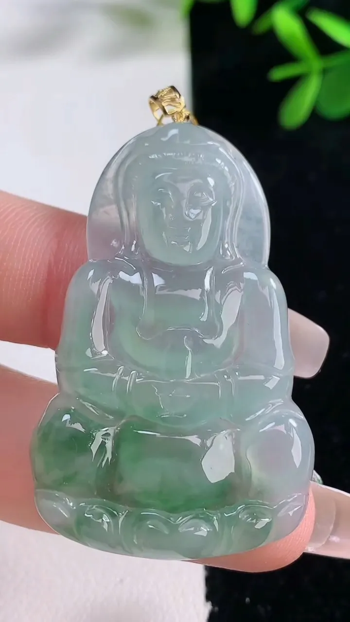 天然A货翡翠观音菩萨吊坠，尺寸45.2-28.8-4，重量:10.00g
12月27日