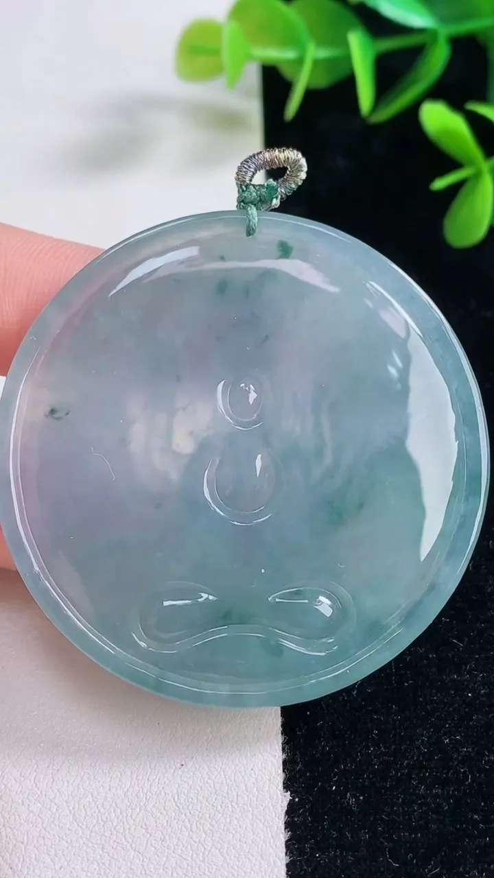 天然A货翡翠紫罗兰千手观音吊坠，尺寸53-5，重量:31.87g
12月27日