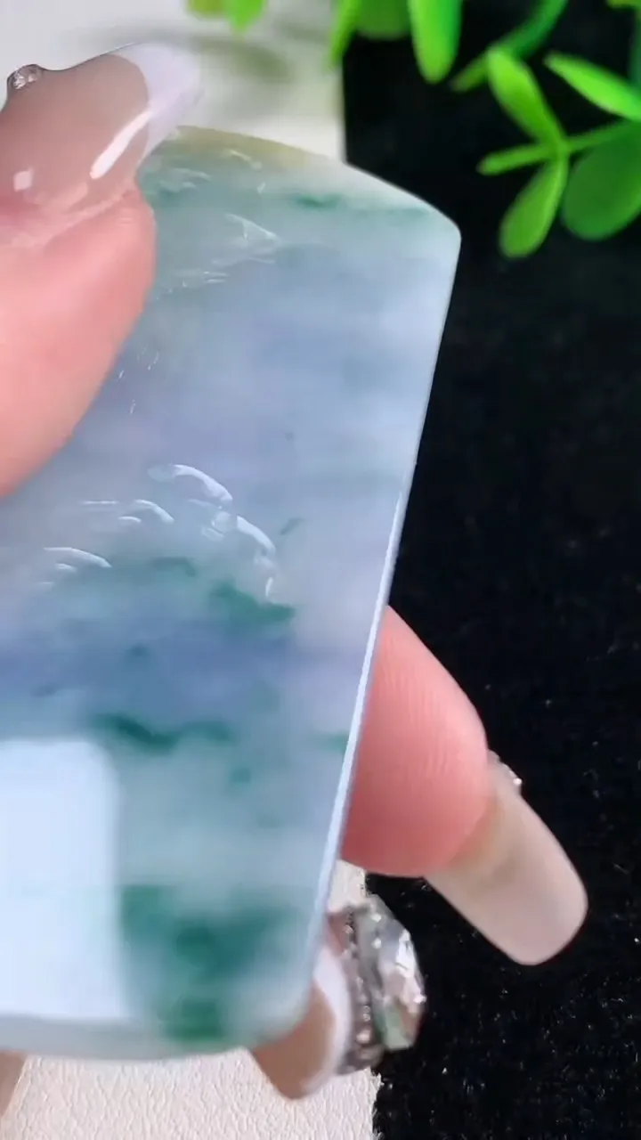 天然A货翡翠牌吊坠，尺寸68.5-42.6-5.6，重量:36.18g
12月27日