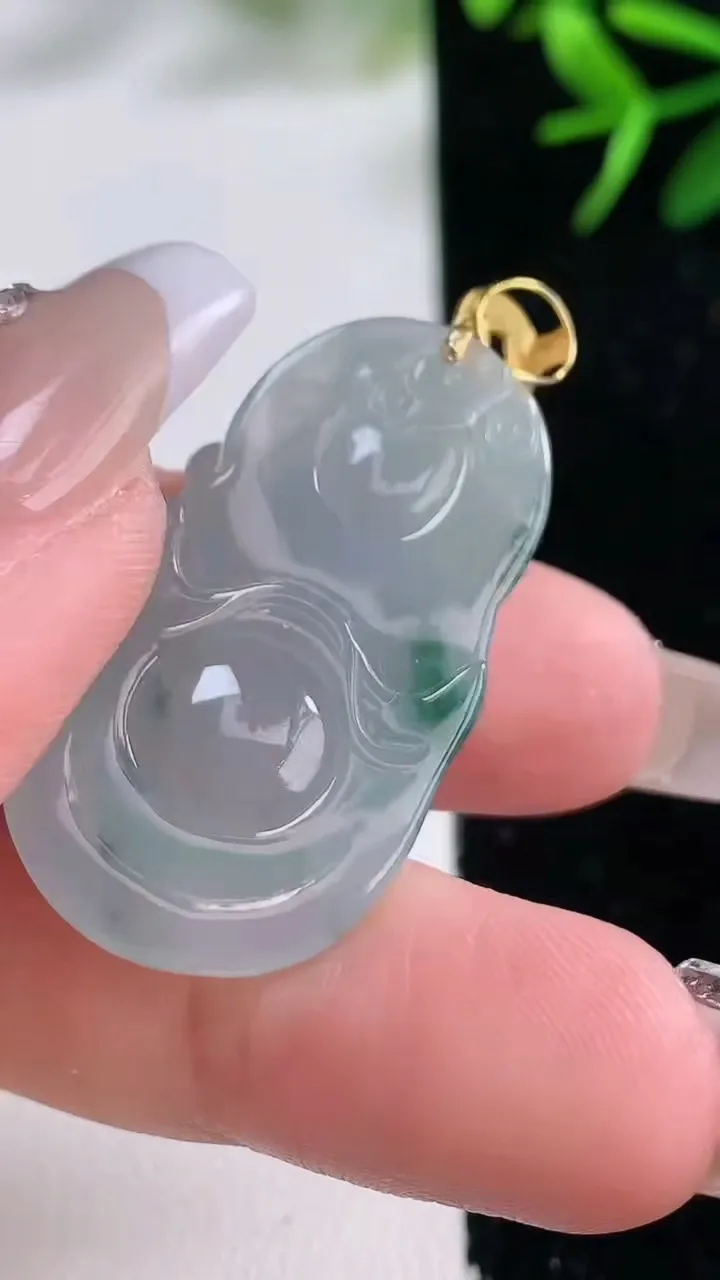 天然A货翡翠18K金飘花财神爷吊坠，尺寸33.4-19.3-5.9，重量:7.89g
12月27日