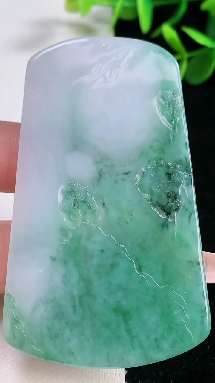 天然A货翡翠山水祥龙大势至菩萨吊坠，尺寸71.3-42-4.5，重量:33.58g
12月27日