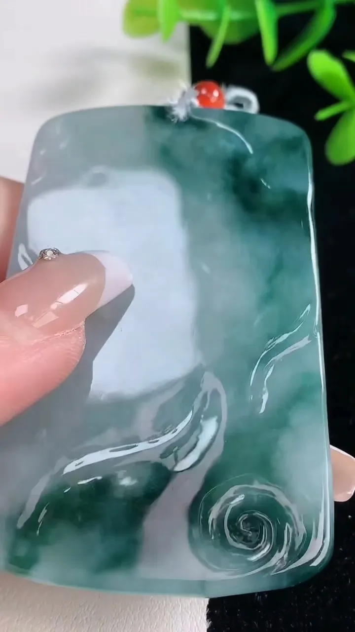 天然A货翡翠飘花祥龙大势至菩萨吊坠，尺寸69-43.6-6.2，重量:44.15g
12月27日