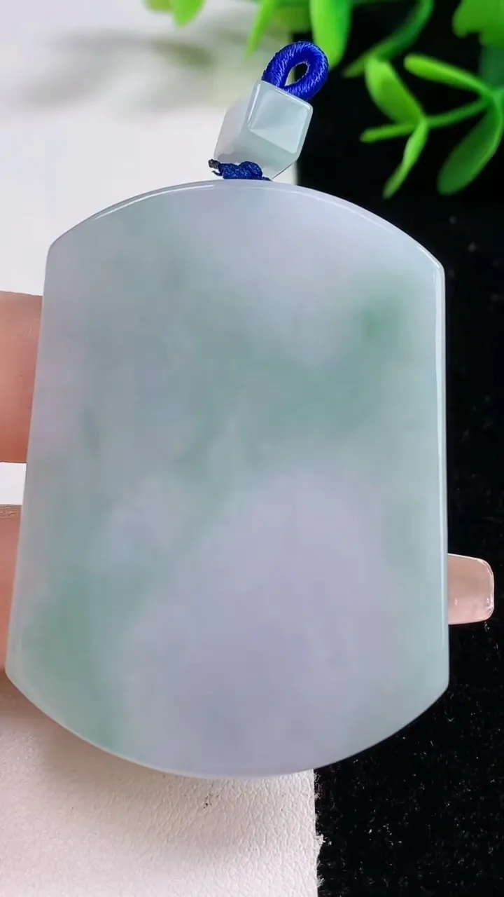 天然A货翡翠无事牌吊坠，尺寸54.4-40.4-5.6，重量:37.45g
12月27日