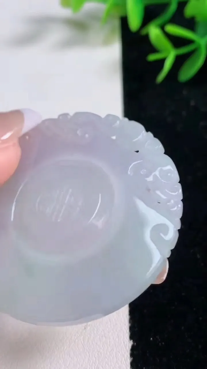 天然A货翡翠飘花仿古牌吊坠，尺寸49-3.7，重量:21.06g
12月27日