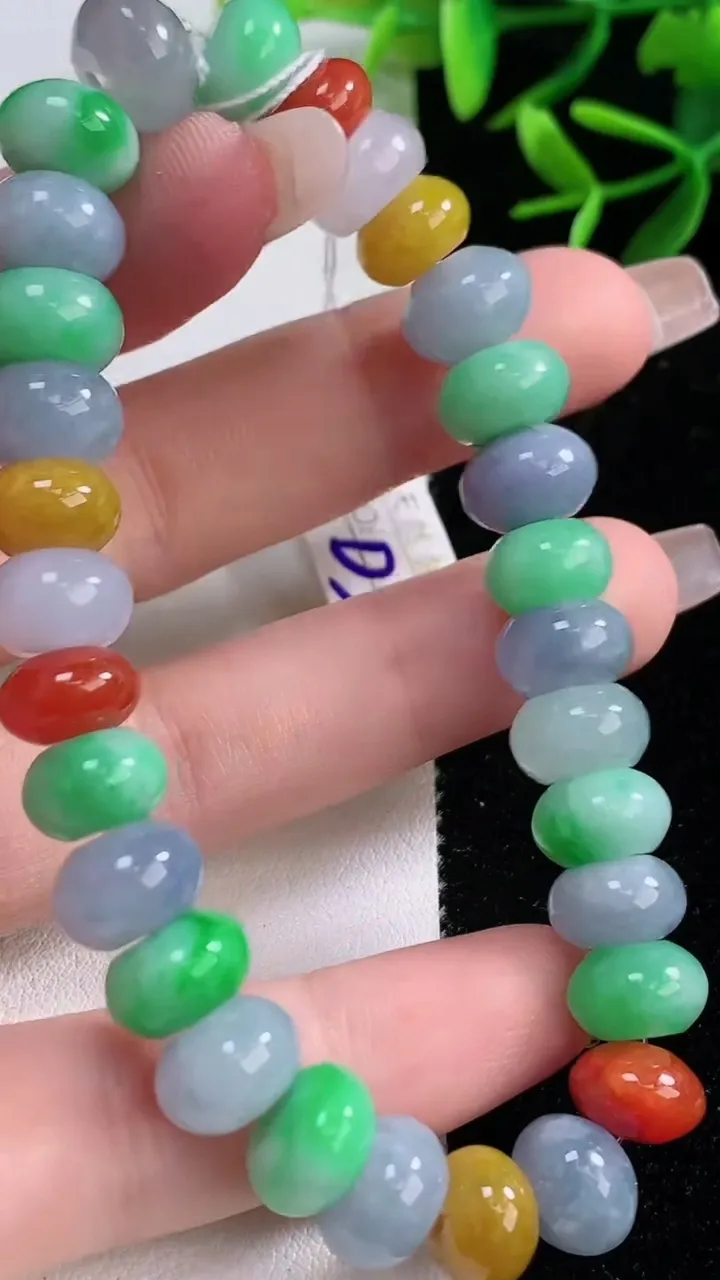 天然A货翡翠四彩算盘珠手串，尺寸9.7-6.2-30颗，重量:34.39g12月27日
工厂直销收藏