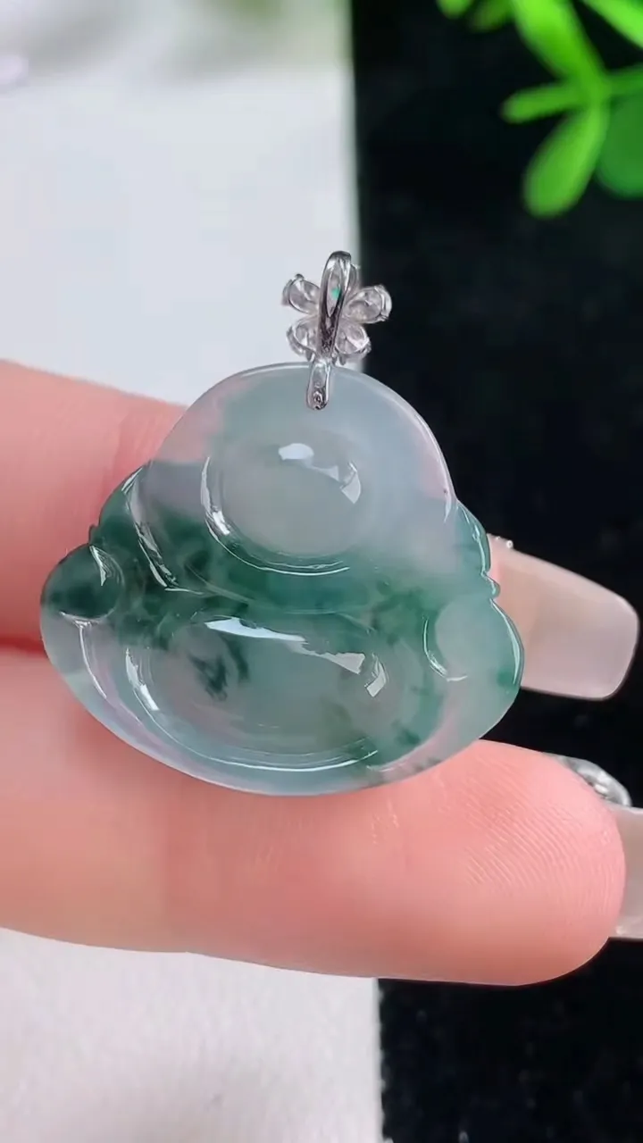 天然A货翡翠种飘花佛公吊坠，尺寸22.6-25.2-7.3，重量:5.99g
12月27日