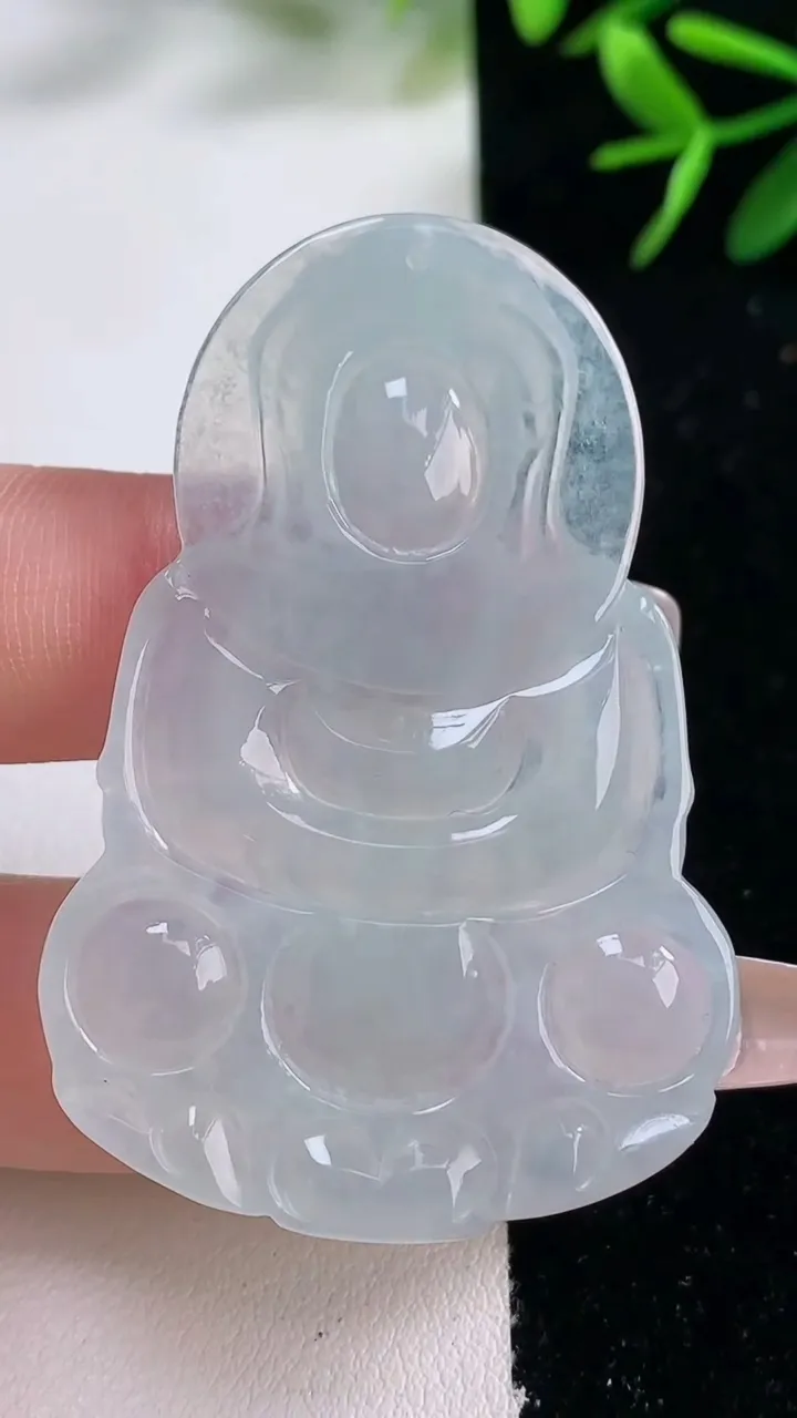 天然A货翡翠观音菩萨吊坠，尺寸52.5-35.5-4.6，重量:14.70g
12月27日