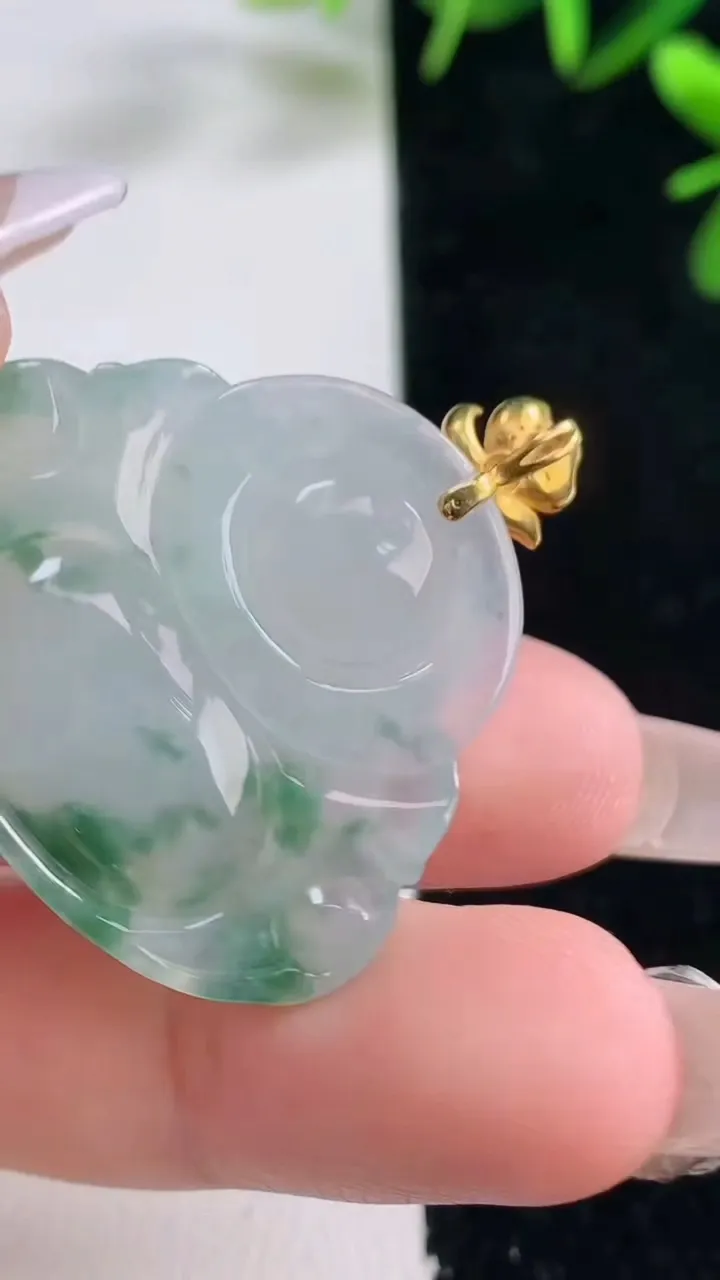 天然A货翡翠种飘花佛公吊坠，尺寸29-33-6.8，重量:10.05g
12月27日