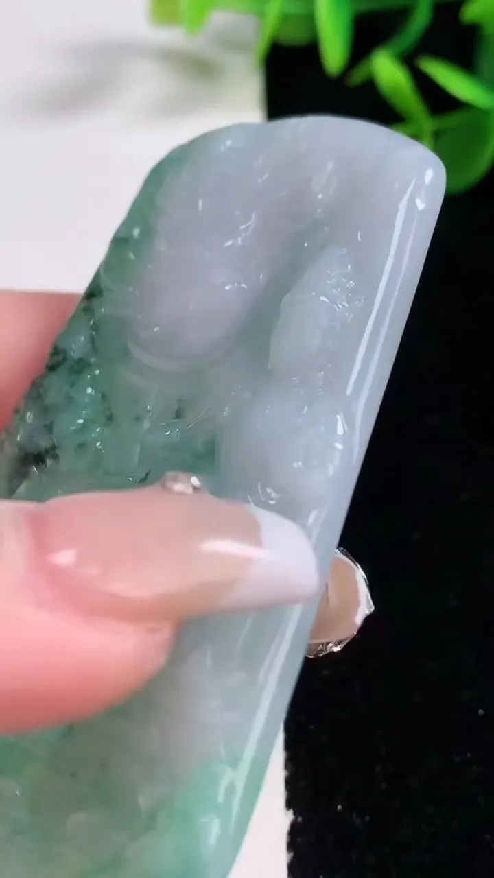 天然A货翡翠山水祥龙大势至菩萨吊坠，尺寸71.3-42-4.5，重量:33.58g
12月27日