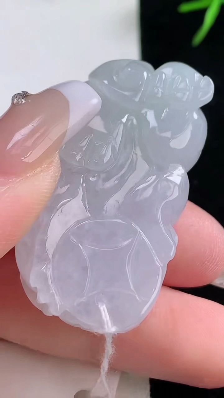 天然A货翡翠霸王貔貅吊坠，尺寸42-22.7-12.6，重量:28.08g
12月27日