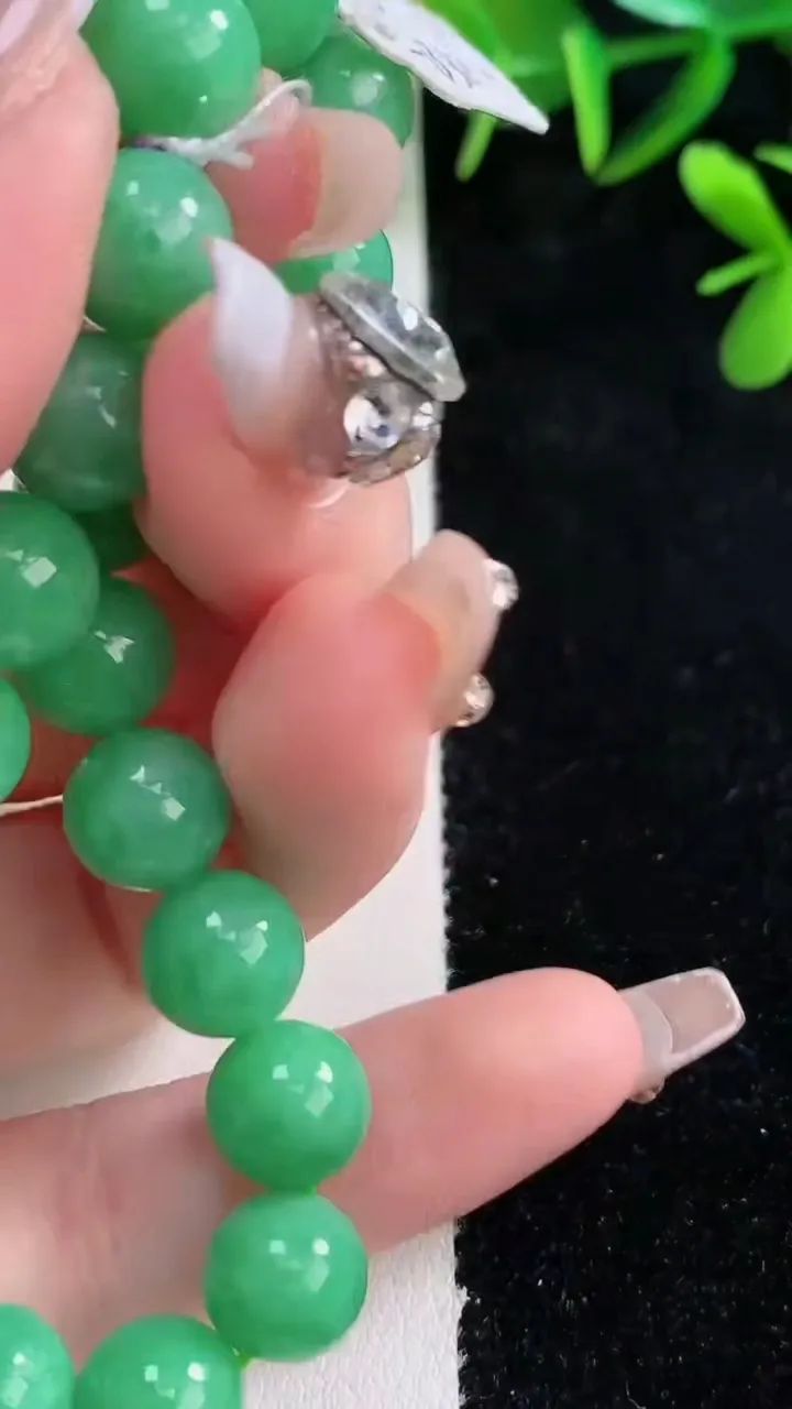 天然A货翡翠圆珠手串，尺寸9.5-20颗，重量:28.51g12月27日
工厂直销收藏佳品,种好水足