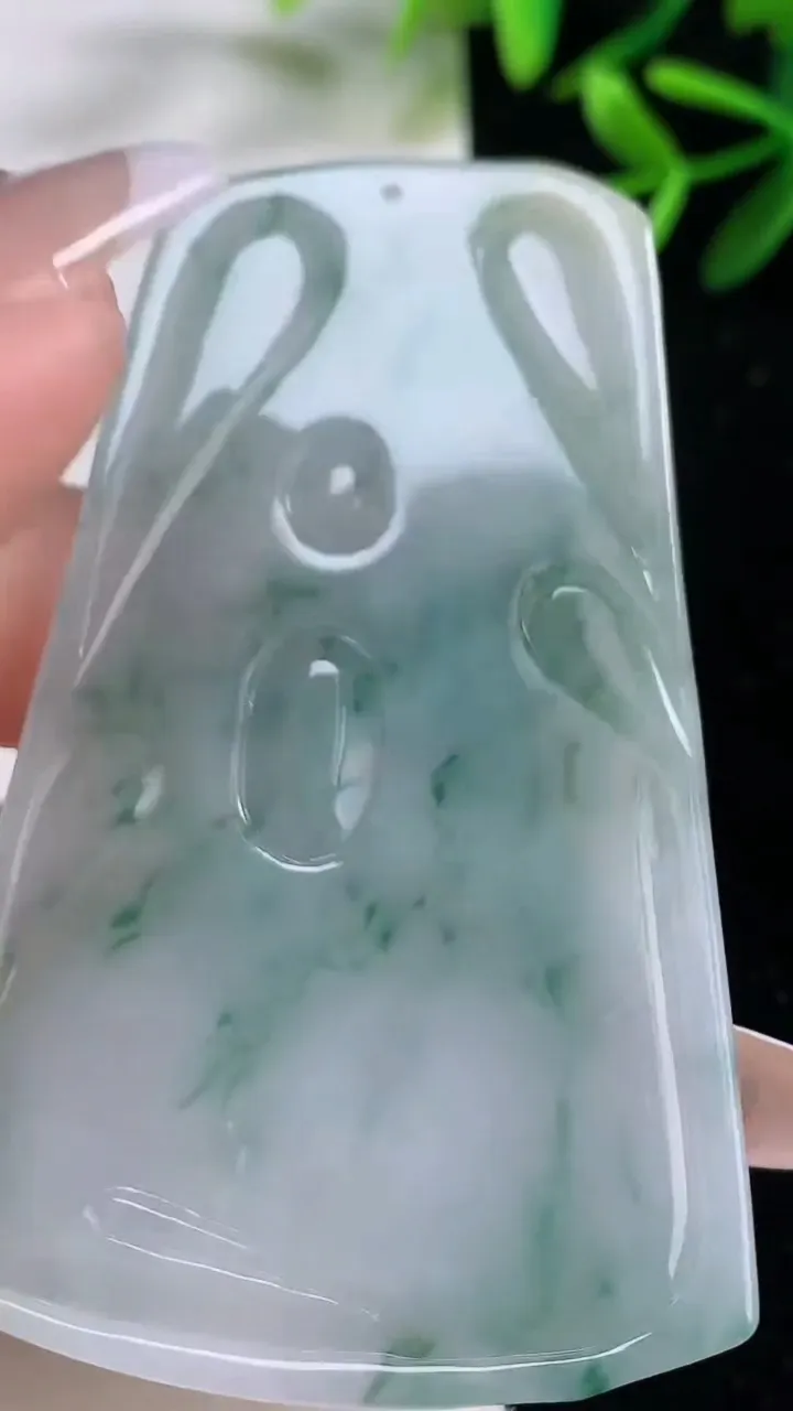 天然A货翡翠飘花虚空藏菩萨吊坠，尺寸68.2-41.7-5.9，重量:34.27g
12月27日