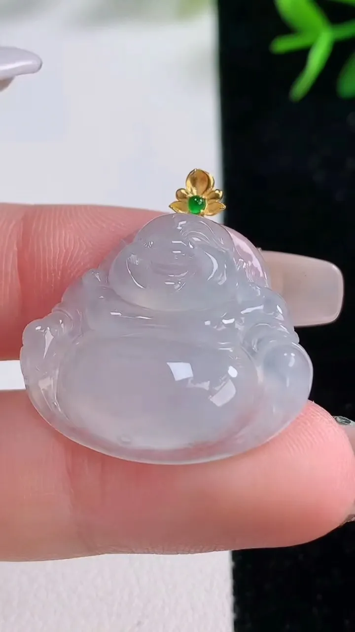 天然A货翡翠种白冰佛公吊坠，尺寸23.7-26.8-5.8，重量:5.25g
12月27日