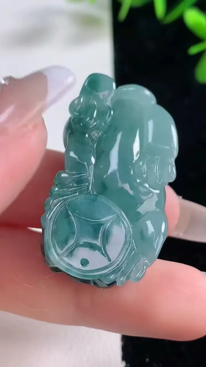 天然A货翡翠飘花霸王貔貅吊坠，尺寸37.2-20-12.2，重量:19.39g
12月27日