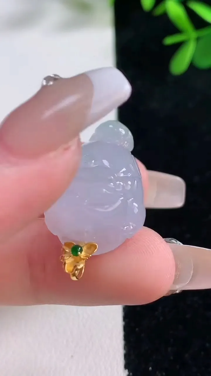 天然A货翡翠18K金春带彩紫罗兰金蟾吊坠，尺寸24-16.8-12.2，重量:9.33g
12月27