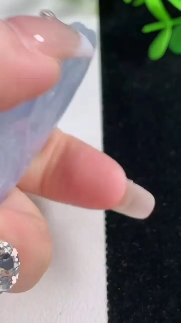 天然A货翡翠紫罗兰龙牌吊坠，尺寸72.3-35.7-10.6，重量:37.93g
12月27日