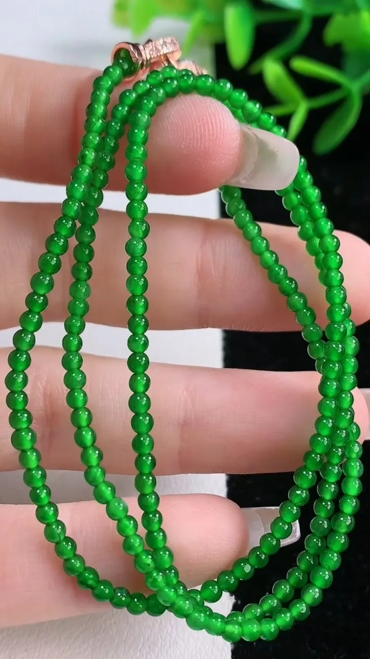 天然A货翡翠小米珠项链，尺寸2.5-212颗，重量:6.49g12月27日
工厂直销收藏佳品,种好水