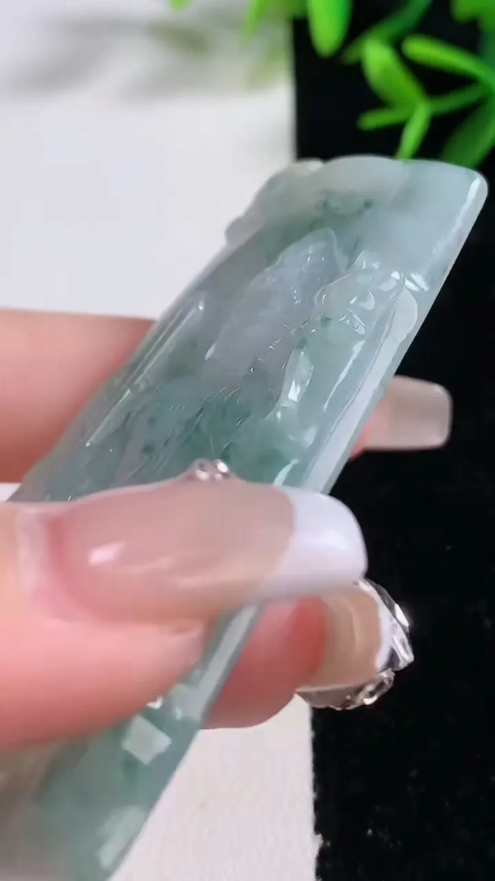 天然A货翡翠飘花虚空藏菩萨吊坠，尺寸68.2-41.7-5.9，重量:34.27g
12月27日