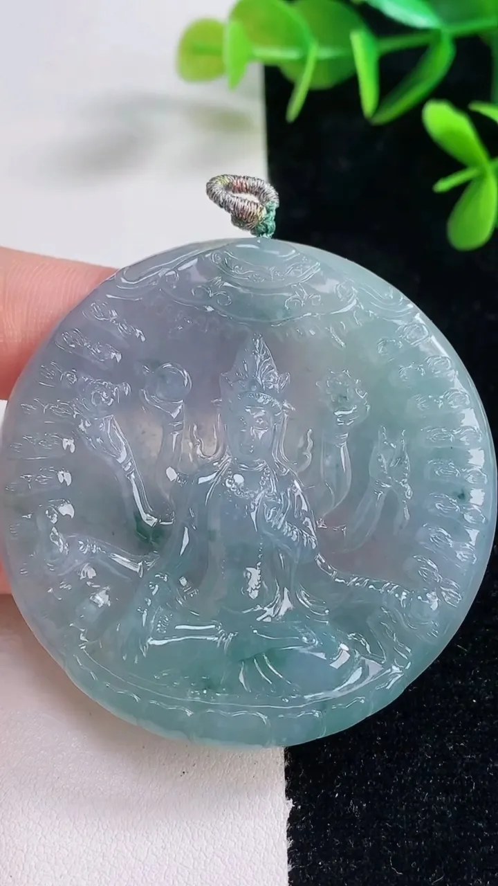 天然A货翡翠紫罗兰千手观音吊坠，尺寸53-5，重量:31.87g
12月27日