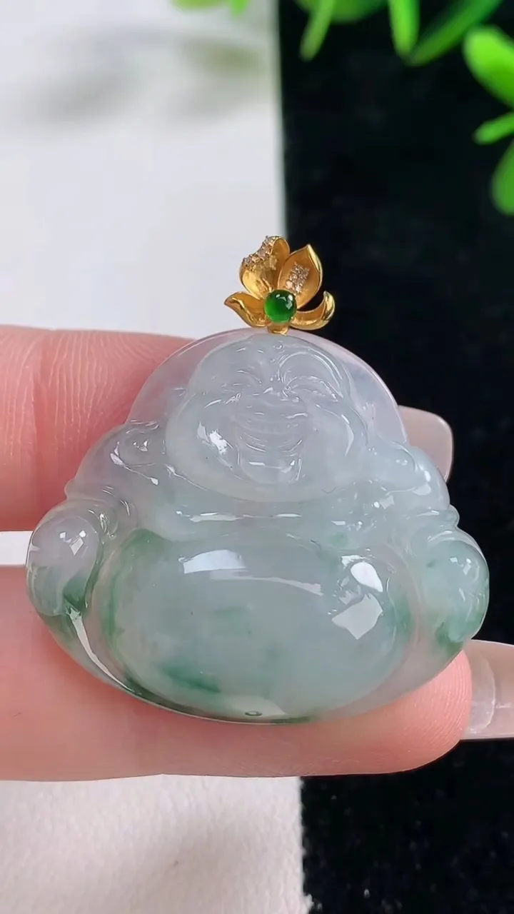 天然A货翡翠种飘花佛公吊坠，尺寸29-33-6.8，重量:10.05g
12月27日