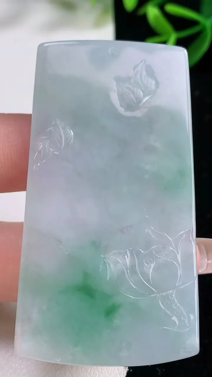 天然A货翡翠不动明王吊坠，尺寸61.4-33.2-5.5，重量:27.20g
12月27日