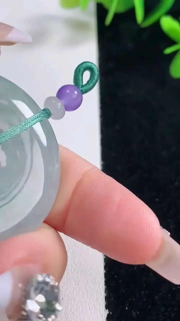 天然A货翡翠平安扣吊坠，尺寸40-5.6，重量:20.32g
12月27日