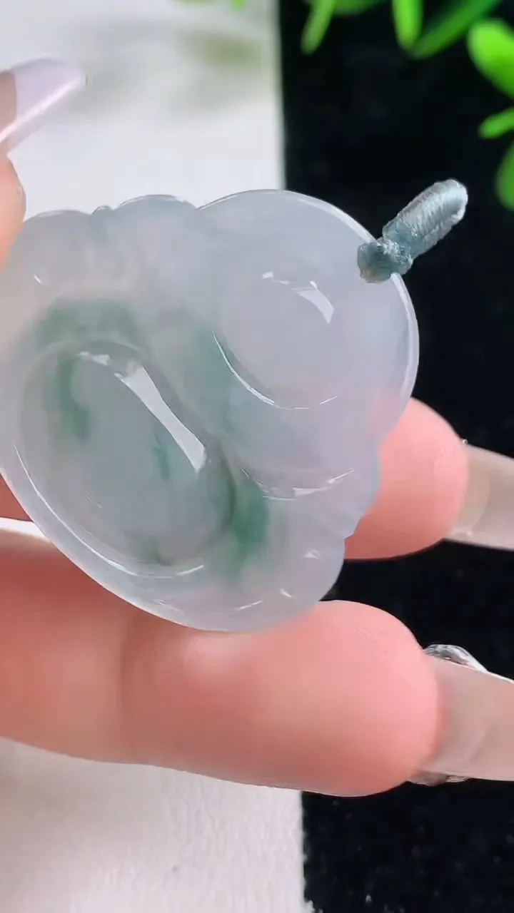 天然A货翡翠冰种飘花佛公吊坠，尺寸31-34.2-5.6，重量:9.46g
12月27日