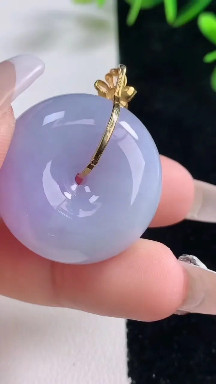 天然A货翡翠18K金紫罗兰平安扣吊坠，尺寸28-12.5，重量:21.04g
12月27日